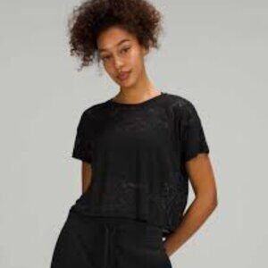 Lululemon Cates Tee *Veil in Black/Size 6
